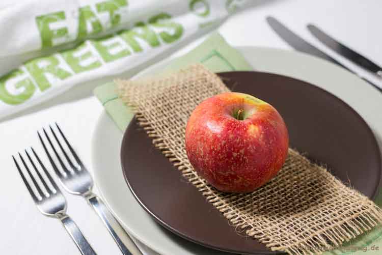 Ernährungsinfos - Apel auf einem Teller